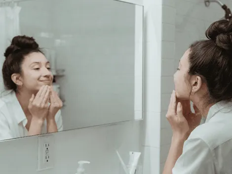 Ejercicios de yoga facial para eliminar la papada