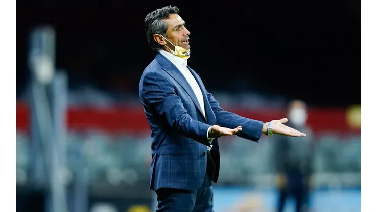 Gilberto Adame con el América en un partido del Clausura 2021.