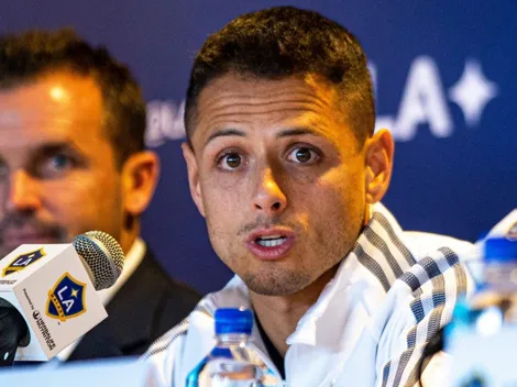 Novia de Chicharito estalla y sale en defensa del jugador