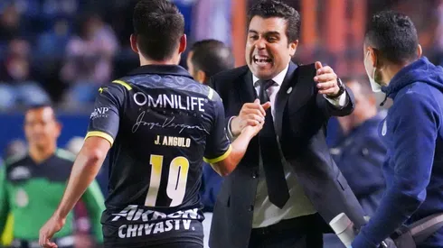 Chivas empató y Leaño respiró.