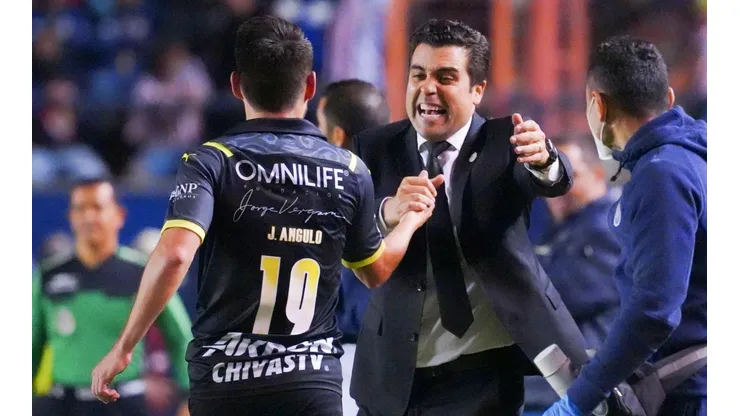 Chivas empató y Leaño respiró.