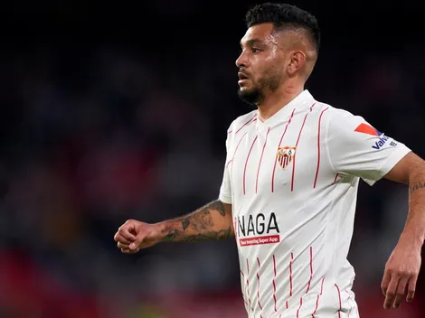 Tecatito Corona tiene encantado a su jefe en el Sevilla y le llueven elogios