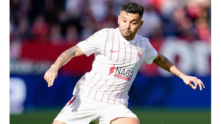 Tecatito Corona contra el Real Betis