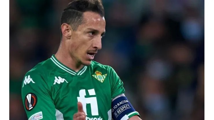 Betis quiere renovarle a Guardado.
