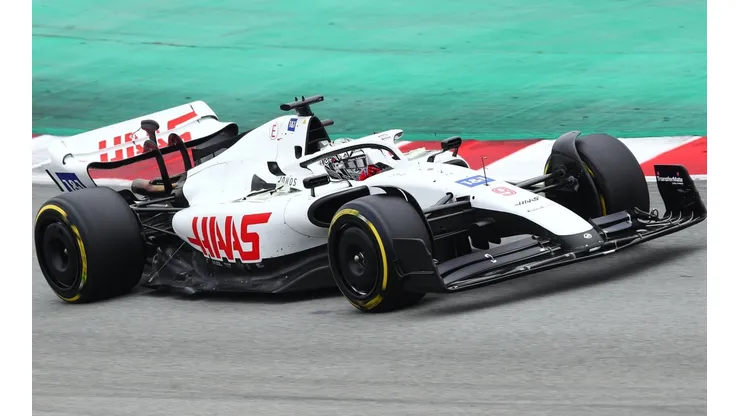 El volante ruso, Nikita Mazepin, tuvo que salir a los ensayos de la F1 con el auto prácticamente en blanco