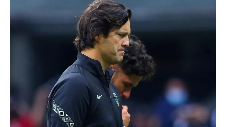 Los rumores enfrentan a Santiago Solari con los referentes del plantel del América.