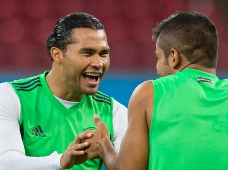 VIDEO: Gullit Peña aparece bebiendo con un aficionado