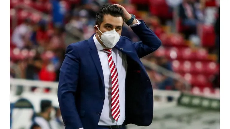 Leaño tiene dos bajas por lesión en Chivas.