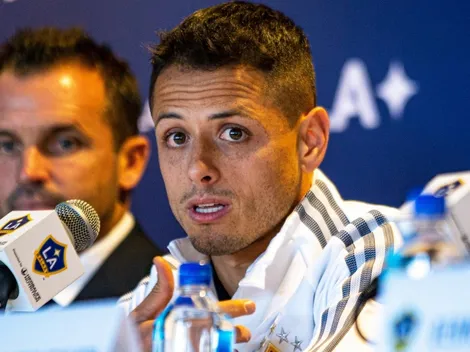 Chicharito explota contra fan y lo insulta por decirle viejo