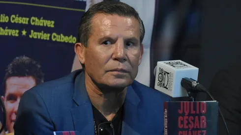 Julio César Chávez se defiende.