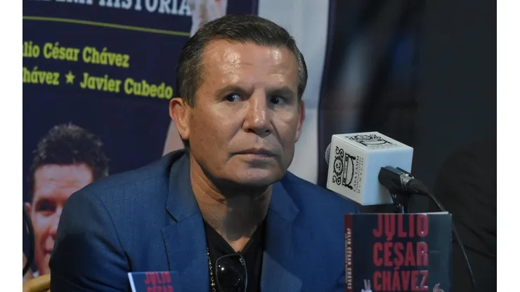 Julio César Chávez se defiende.