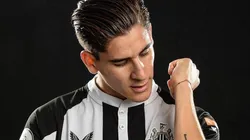 El mexicano comenzó a ver acción en Inglaterra.