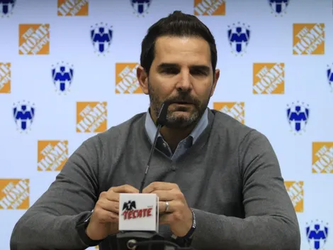 Davino da la cara por el fracaso de Rayados, reprueba manifestaciones violentas y sostiene al Vasco en el puesto