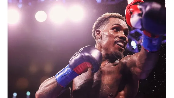 El padre de David Benavidez le dio un lapidario pronóstico a Charlo.