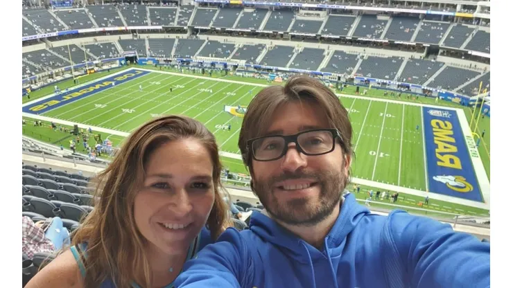 Martín Uribe, invitado especial de los Rams para el Super Bowl LVI.