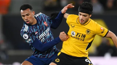 Raúl batalló ante Arsenal, pero no pudo.