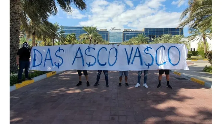 Afición Rayada deja agresiva manta y cabezas de directivos como amenaza
