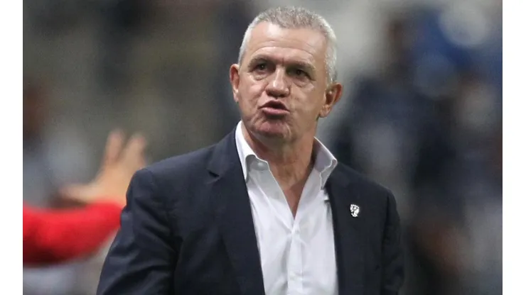Javier Aguirre no quiere dejar el mando