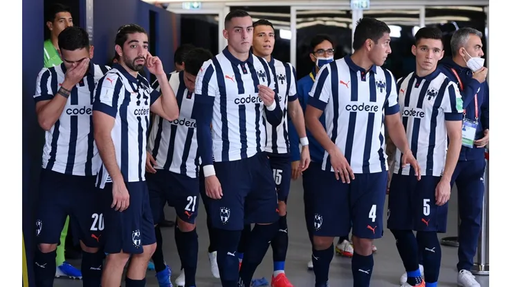 VIDEO: Aficionados de Monterrey enfrentan al camión del equipo