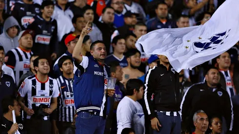 Fanáticos de Rayados se pelean en Abu Dabi.