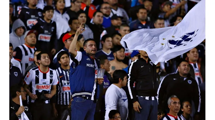 Fanáticos de Rayados se pelean en Abu Dabi.