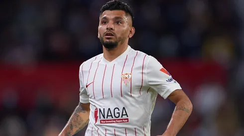 Tecatito Corona lleva 110 minutos con el Sevilla.