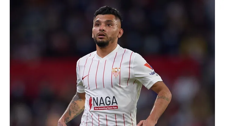 Tecatito Corona lleva 110 minutos con el Sevilla.