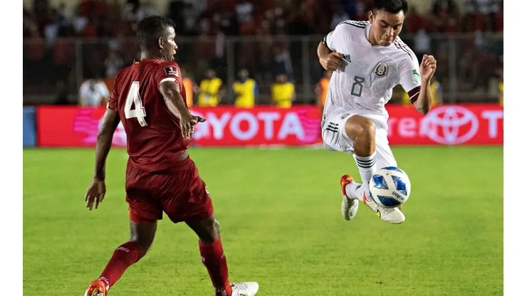 Fidel Escobar contra Carlos Rodríguez en el estadio Rommel Fernández.