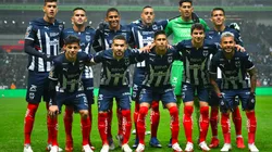 Los Rayados previo a abordar el avión hacia Abu Dabi.