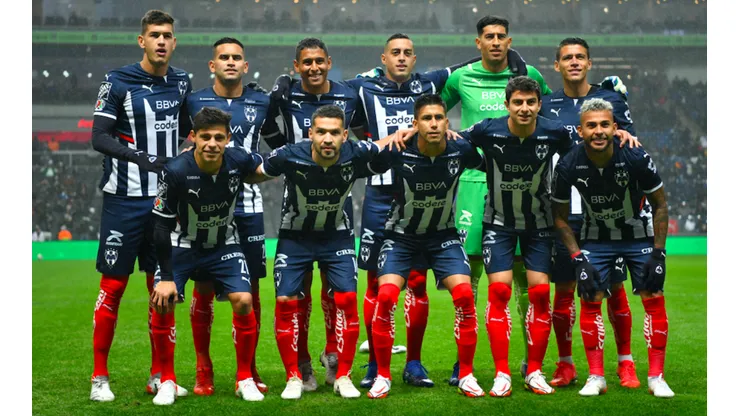 Los Rayados previo a abordar el avión hacia Abu Dabi.