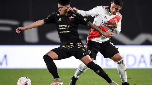 Facundo Farías en un partido de Colón contra River Plate