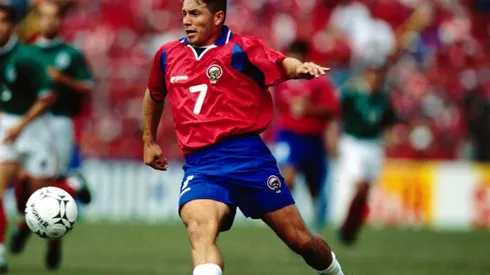 Rolando Fonseca en la eliminatoria mundialista hacia Corea-Japón 2002.