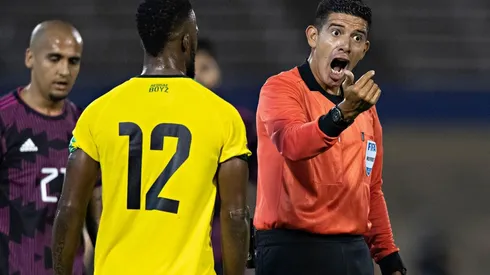 El árbitro salvadoreño Ismael Cornejo no señaló el penalti.