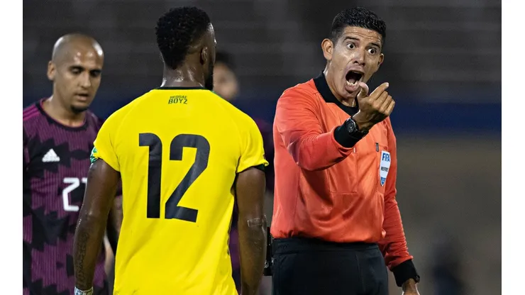 El árbitro salvadoreño Ismael Cornejo no señaló el penalti.