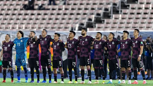 La alineación titular de México contra Jamaica en el estadio Nacional de Kingston.