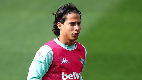 El futuro de Diego Lainez está cerca de definirse.