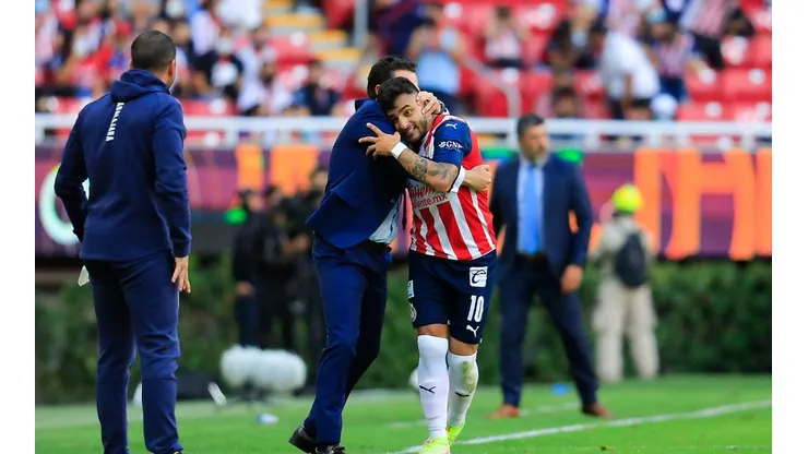 Vega saluda a Leaño tras igualar el partido