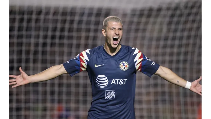 Guido Rodríguez festejando uno de los 12 goles que anotó con América.