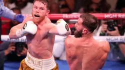 Canelo Álvarez fue defendido por Brandon Moreno.