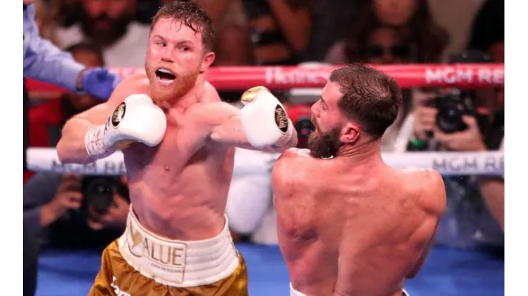 Canelo Álvarez fue defendido por Brandon Moreno.