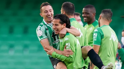 Andrés Guardado se burla de Joan Jordán y el Sevilla