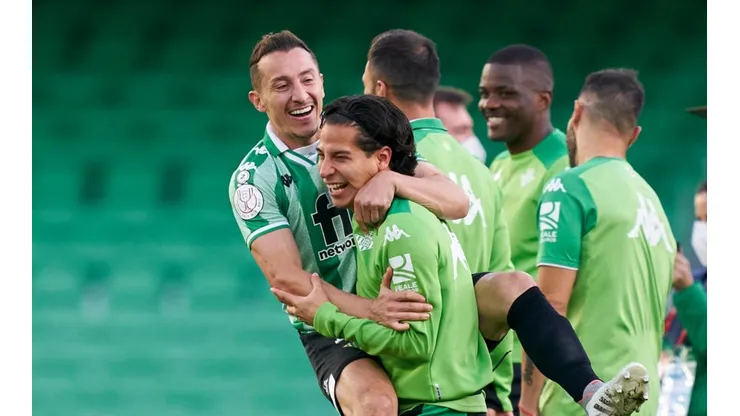 Andrés Guardado se burla de Joan Jordán y el Sevilla