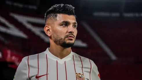 Corona fue presentado como nuevo jugador del Sevilla