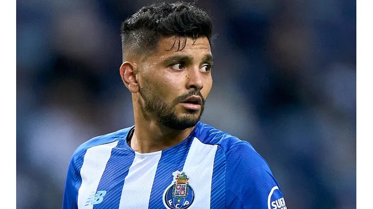 Tecatito Corona tendrá la obligación de ser "goleador" en Sevilla