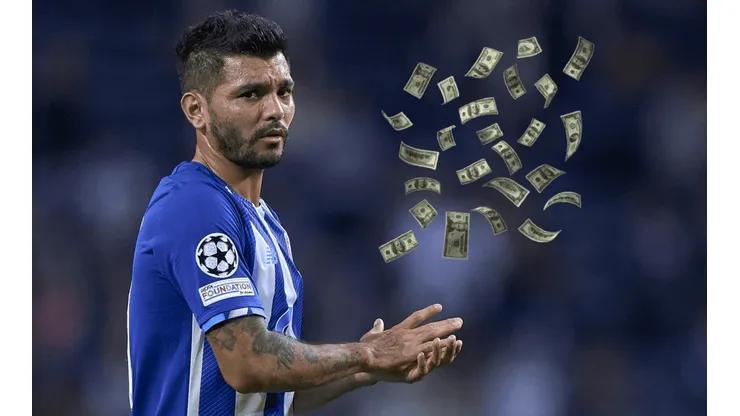 Tecatito Corona jugará en Sevilla a precio ganga