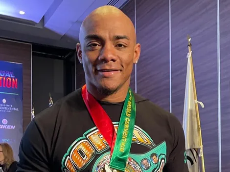 Por llevar su cinturón de campeón mundial de boxeo lo confundieron con un traficante