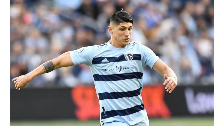 Alan Pulido estaría fuera entre 9 y 12 meses
