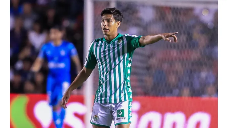 El mexicano tan sólo suma 254 minutos en seis partidos
