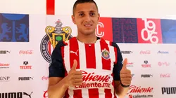 Alvarado firmó con Chivas hasta diciembre de 2025