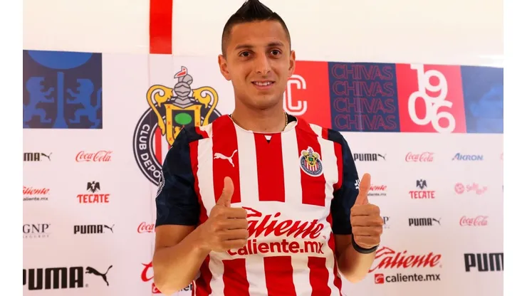 Alvarado firmó con Chivas hasta diciembre de 2025